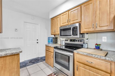 Купить виллу или дом в Тамарак, Флорида 3 спальни, 177.07м2, № 2043527 - фото 13