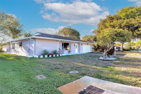 Купить виллу или дом в Тамарак, Флорида 3 спальни, 177.07м2, № 2043527 - фото 3