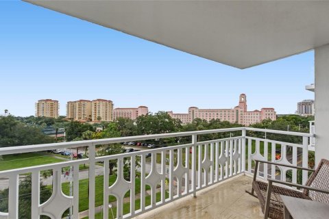 Condo in Saint Petersburg, Florida, 1 bedroom  № 2429302 - photo 10