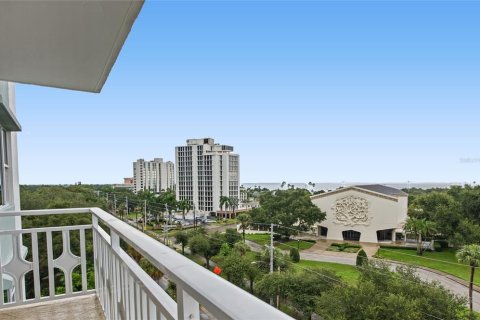 Condo in Saint Petersburg, Florida, 1 bedroom  № 2429302 - photo 29