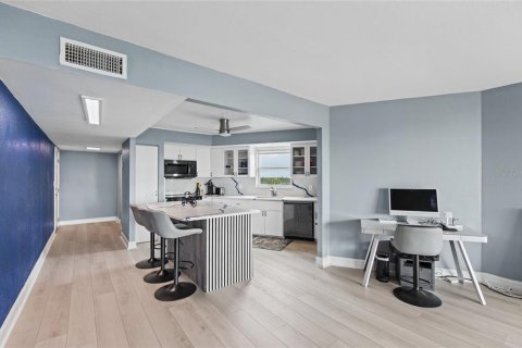 Condo in Saint Petersburg, Florida, 1 bedroom  № 2429302 - photo 12