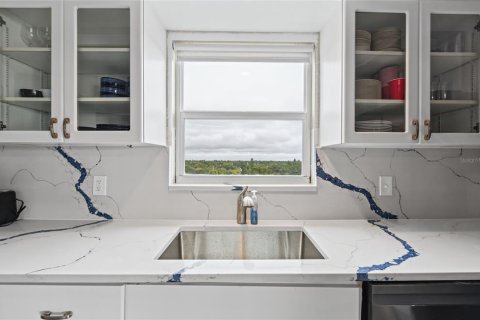 Condo in Saint Petersburg, Florida, 1 bedroom  № 2429302 - photo 18
