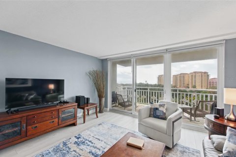 Condo in Saint Petersburg, Florida, 1 bedroom  № 2429302 - photo 6