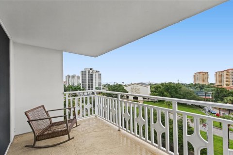 Condo in Saint Petersburg, Florida, 1 bedroom  № 2429302 - photo 9
