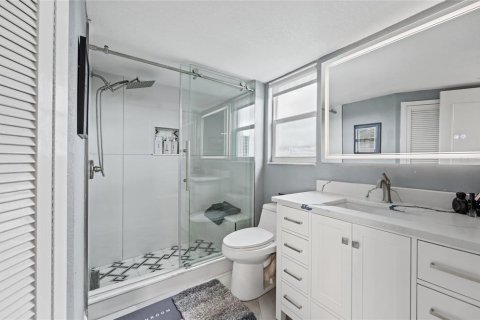 Condo in Saint Petersburg, Florida, 1 bedroom  № 2429302 - photo 27