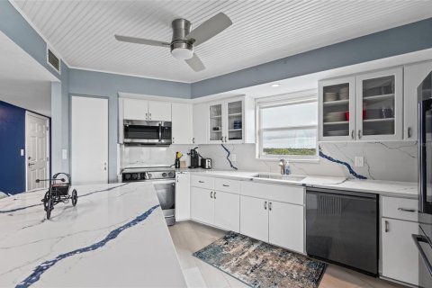 Condo in Saint Petersburg, Florida, 1 bedroom  № 2429302 - photo 13