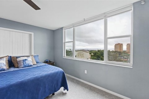 Condo in Saint Petersburg, Florida, 1 bedroom  № 2429302 - photo 23