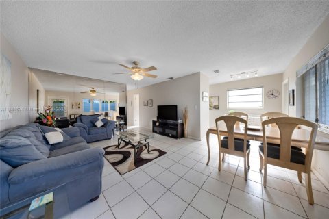 Condominio en venta en Miami, Florida, 2 dormitorios, 80.82 m2 № 1892843 - foto 1