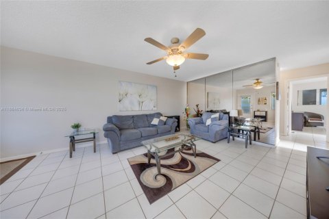 Condominio en venta en Miami, Florida, 2 dormitorios, 80.82 m2 № 1892843 - foto 2