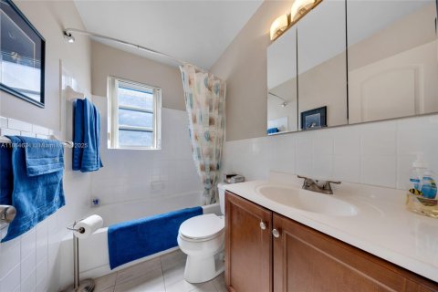 Condominio en venta en Miami, Florida, 2 dormitorios, 80.82 m2 № 1892843 - foto 10
