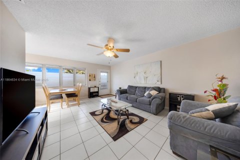 Condominio en venta en Miami, Florida, 2 dormitorios, 80.82 m2 № 1892843 - foto 4