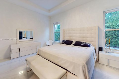House in Weston, Florida 4 bedrooms, 202.53 sq.m. № 1883788 - photo 15