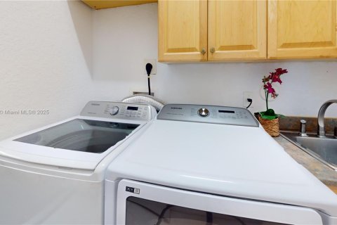 House in Weston, Florida 4 bedrooms, 202.53 sq.m. № 1883788 - photo 26