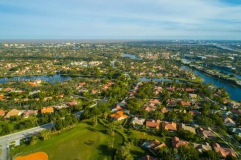 House in Weston, Florida 4 bedrooms, 202.53 sq.m. № 1883788 - photo 2