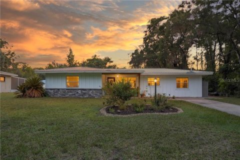 Casa en Inverness, Florida 3 dormitorios № 2404515