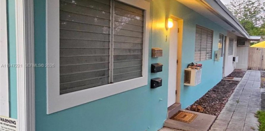 House in Fort Lauderdale, Florida 2 bedrooms, 88.26 sq.m. № 2003685