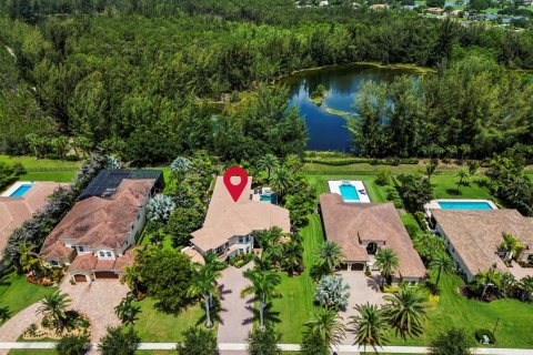 House in Palm Beach Gardens, Florida 5 bedrooms, 514.4 sq.m. № 2244841 - photo 3