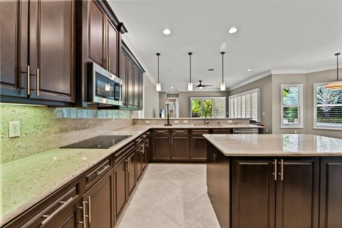 House in Palm Beach Gardens, Florida 5 bedrooms, 514.4 sq.m. № 2244841 - photo 15