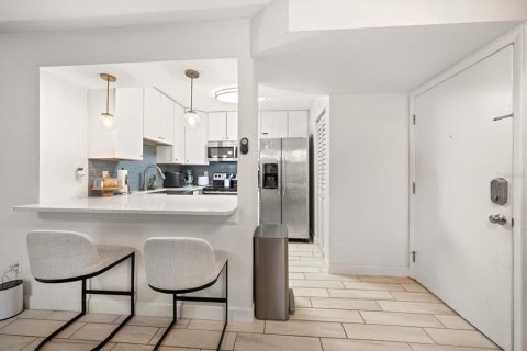 Condo in Tampa, Florida, 2 bedrooms № 2100765 - photo 10