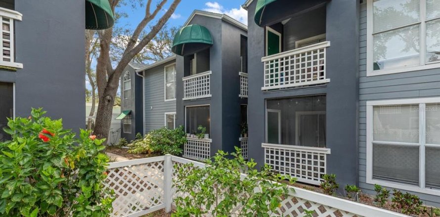Condo in Tampa, Florida, 2 bedrooms № 2100765