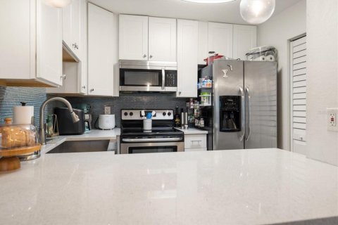 Condo in Tampa, Florida, 2 bedrooms № 2100765 - photo 12
