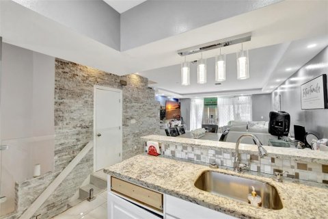 Adosado en venta en Sunrise, Florida, 4 dormitorios, 168.34 m2 № 2156358 - foto 10