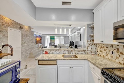 Adosado en venta en Sunrise, Florida, 4 dormitorios, 168.34 m2 № 2156358 - foto 9