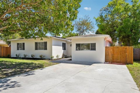 Villa ou maison à vendre à Saint Petersburg, Floride: 4 chambres, 198.63 m2 № 2092594 - photo 5