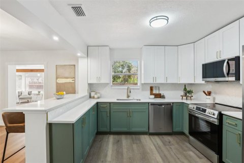 Villa ou maison à vendre à Saint Petersburg, Floride: 4 chambres, 198.63 m2 № 2092594 - photo 22