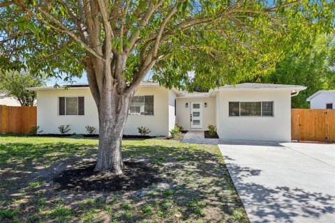 Villa ou maison à Saint Petersburg, Floride 4 chambres, 198.63 m2 № 2092594