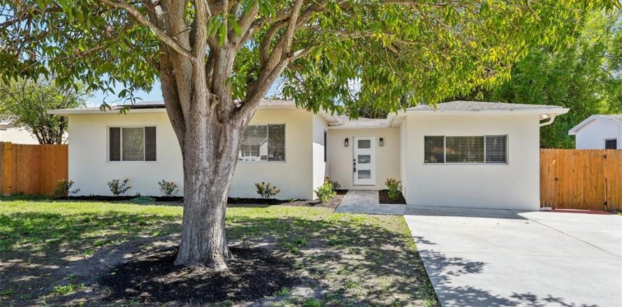 Villa ou maison à Saint Petersburg, Floride 4 chambres, 198.63 m2 № 2092594