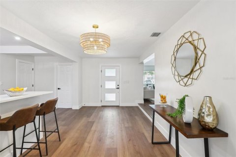 Villa ou maison à vendre à Saint Petersburg, Floride: 4 chambres, 198.63 m2 № 2092594 - photo 9