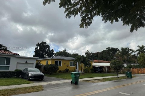 Villa ou maison à vendre à Miami, Floride: 5 chambres, 145.86 m2 № 1998944 - photo 25