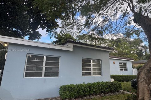 Villa ou maison à vendre à Miami, Floride: 5 chambres, 145.86 m2 № 1998944 - photo 3