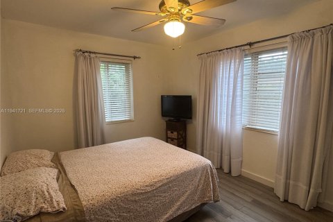 Villa ou maison à vendre à Miami, Floride: 5 chambres, 145.86 m2 № 1998944 - photo 16