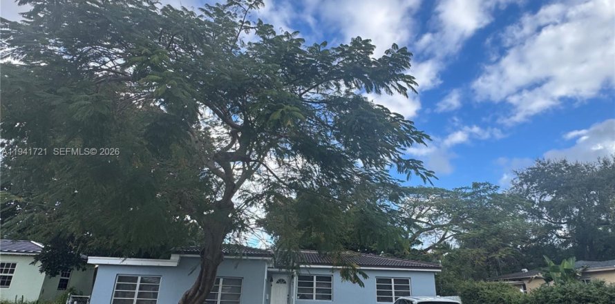 Villa ou maison à Miami, Floride 5 chambres, 145.86 m2 № 1998944