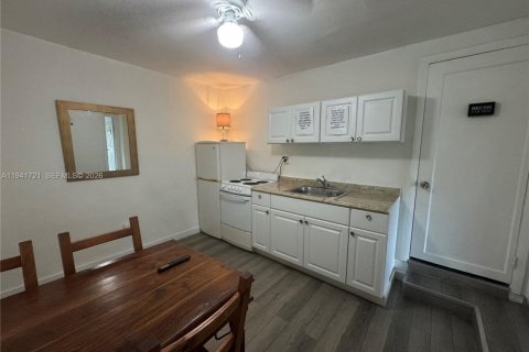 Villa ou maison à vendre à Miami, Floride: 5 chambres, 145.86 m2 № 1998944 - photo 24