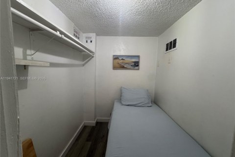 Villa ou maison à vendre à Miami, Floride: 5 chambres, 145.86 m2 № 1998944 - photo 22