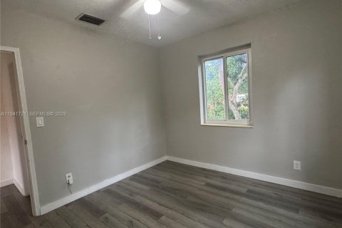 Villa ou maison à vendre à Miami, Floride: 5 chambres, 145.86 m2 № 1998944 - photo 18