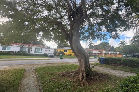 Villa ou maison à vendre à Miami, Floride: 5 chambres, 145.86 m2 № 1998944 - photo 4