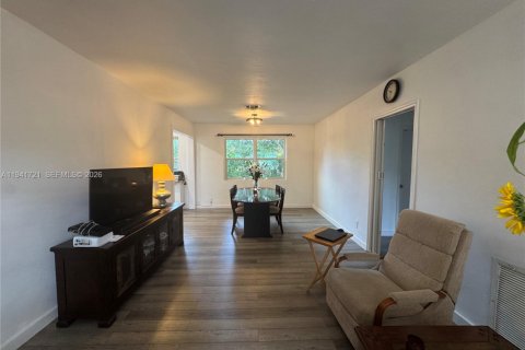 Villa ou maison à vendre à Miami, Floride: 5 chambres, 145.86 m2 № 1998944 - photo 9