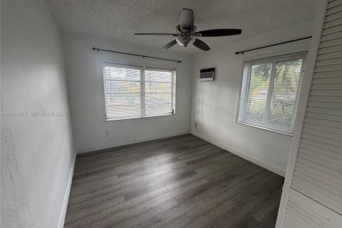 Villa ou maison à vendre à Miami, Floride: 5 chambres, 145.86 m2 № 1998944 - photo 20