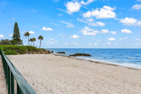 Condo in Hillsboro Beach, Florida, 2 bedrooms  № 2250407 - photo 18