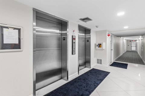 Condo in Hillsboro Beach, Florida, 2 bedrooms  № 2250407 - photo 3