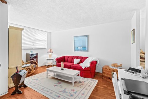 Condo in Hillsboro Beach, Florida, 2 bedrooms  № 2250407 - photo 12