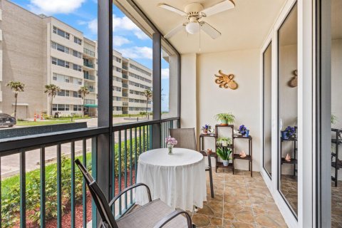 Condo in Hillsboro Beach, Florida, 2 bedrooms  № 2250407 - photo 14