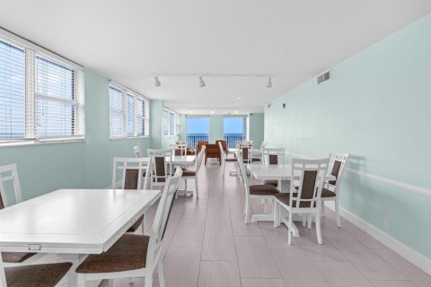 Condo in Hillsboro Beach, Florida, 2 bedrooms  № 2250407 - photo 16
