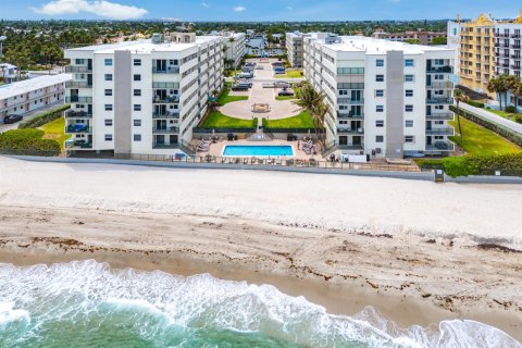 Condo in Hillsboro Beach, Florida, 2 bedrooms  № 2250407 - photo 22