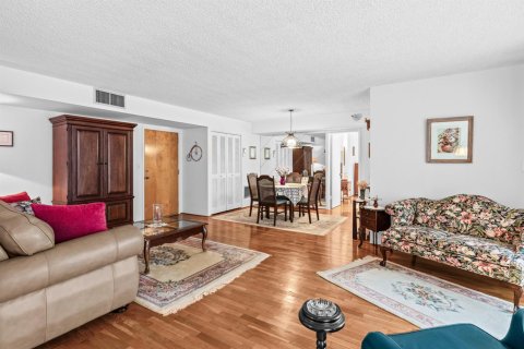 Condo in Hillsboro Beach, Florida, 2 bedrooms  № 2250407 - photo 7