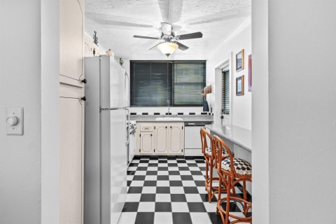 Condo in Hillsboro Beach, Florida, 2 bedrooms  № 2250407 - photo 4